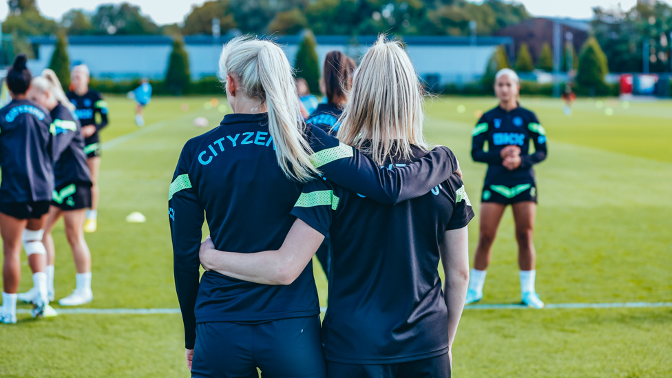 WING COMMAND : Chloe Kelly and Lauren Hemp prepare for Villa