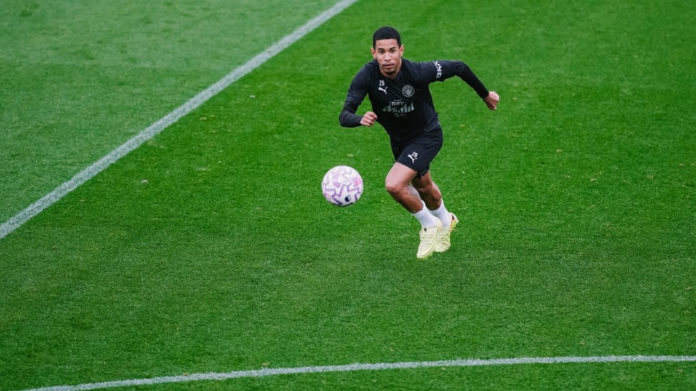 CHASE IT DOWN : Savinho runs after the ball