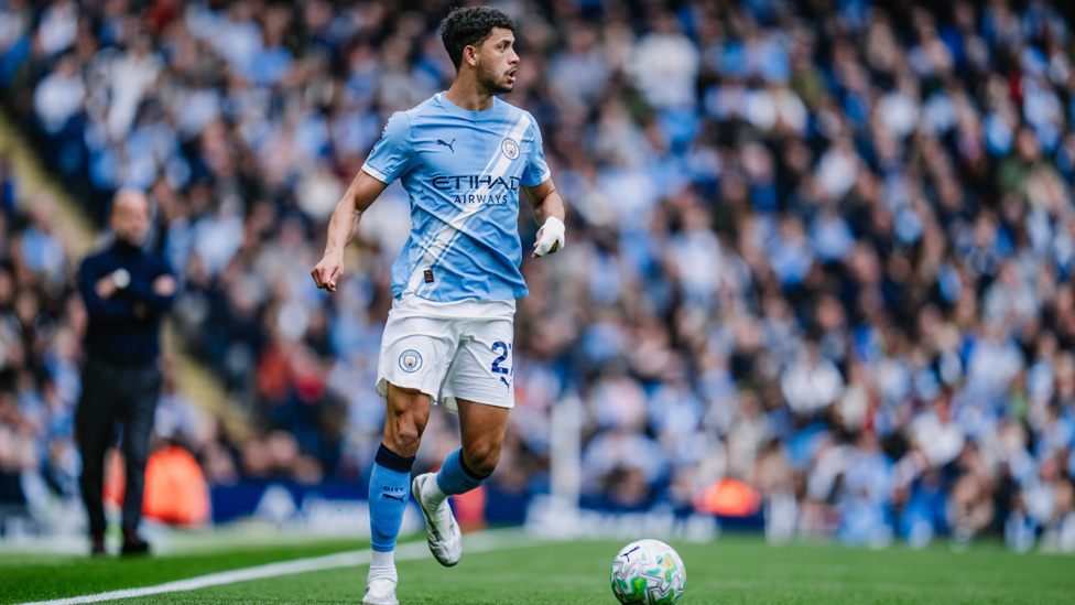 NIFTY NUNES : Gets up the right flank.