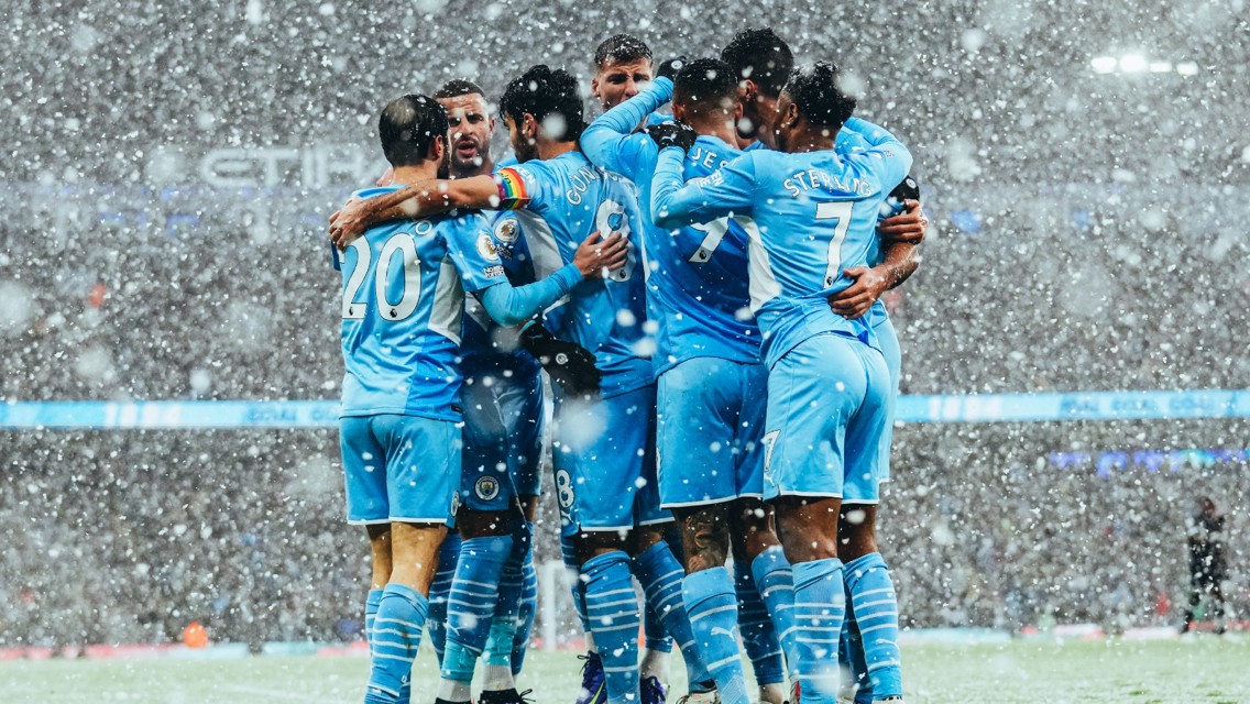 GROUP HUG: Huddle together = keep warm!