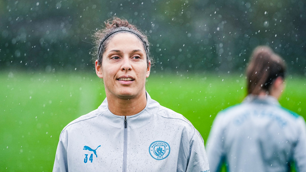 LIGHTS, KARIMA, ACTION : Could be a busy one for Karima Benameur Taieb!