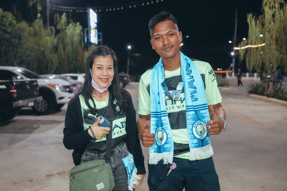 พร้อมส่งเสียงเชียร์