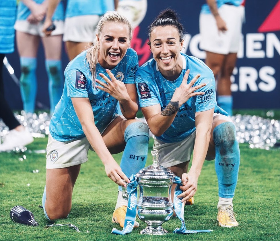 1 NOVEMBER : Tim Wanita kami meraih gelar Piala FA setelah mengalahkan Everton 3-1 di Wembley dalam pertandingan yang mendebarkan. 