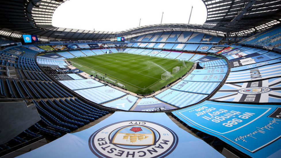 KEMBALI KE RUMAH : Namun ada pemandangan berbeda di Etihad karena pertandingan dilangsungkan tertutup
