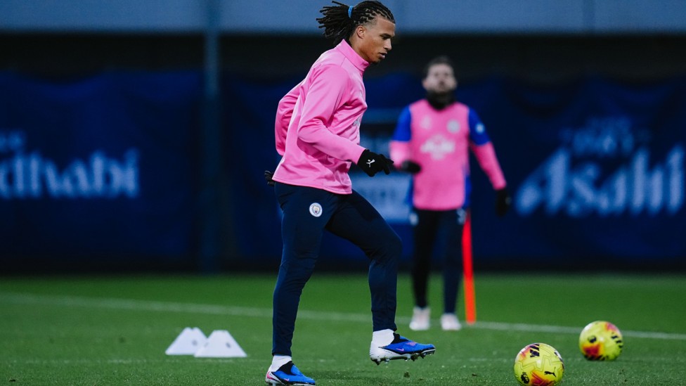 T-AKE A TOUCH : Nathan Ake receives the ball