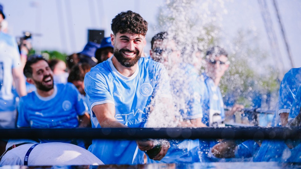 PARADE PARTY : Josko lets his hair down as we celebrate the end of the 2025/26 season in the streets of Manchester following Carabao Cup and FA Cup success.