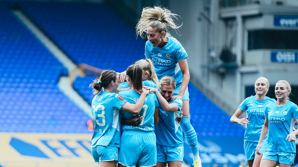 PERAYAAN HARI PEMBUKAAN : City merayakan kemenangan 4-0 di Everton untuk memulai kampanye Liga Super Wanita kami, 4 September 2021.