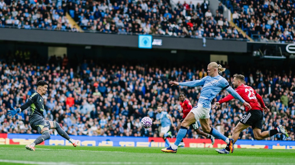 Manchester United (home) : Left foot. Inside the box