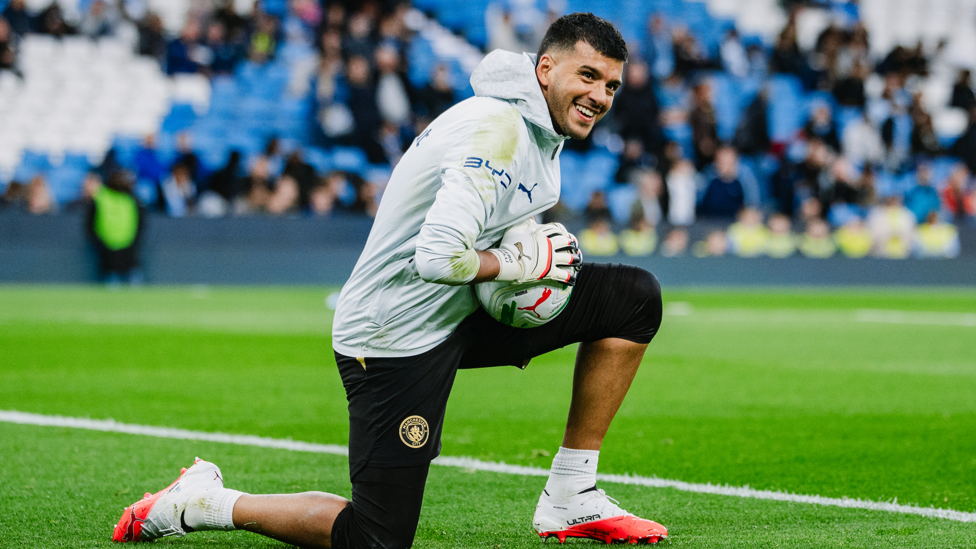 GERÓNIMO GRIN : Debutant Rulli gets in the mood during the pre-match warm up.