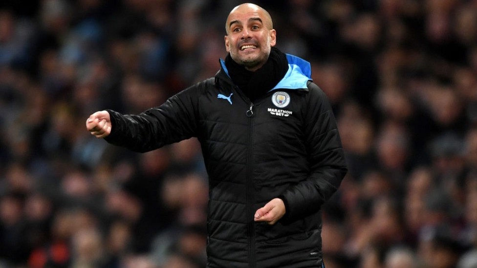 PEP : Sang boy memberi instruksi dari pinggir lapangan_
