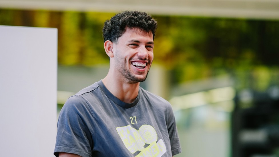 NUNES! Matheus looks relaxed and happy!