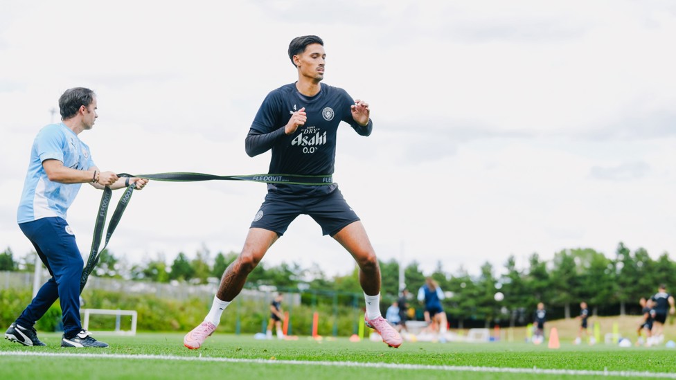 MIDFIELD MAESTRO  : Tijjani Reijnders putting in the work. 