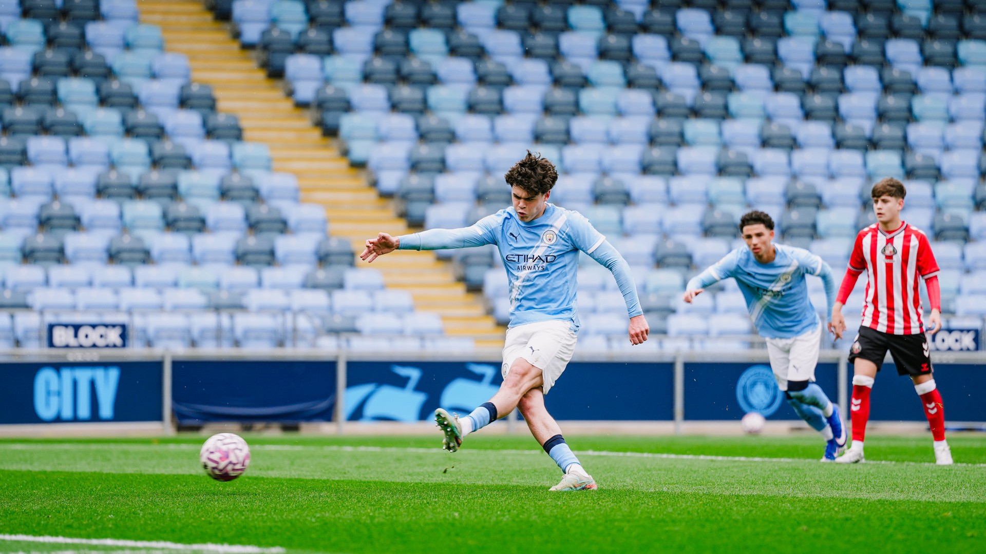 FROM THE SPOT : Teddie Lamb fires City ahead.