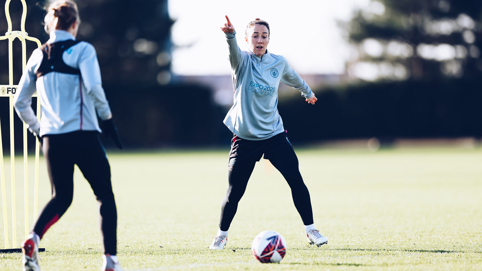 Pointing the way - Lucy Bronze again