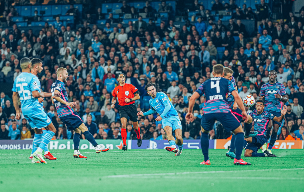 GOLEADA POR 6 a 3 : Jack Grealish marca um dos gols na vitória por 6 a 3 contra o Leipzig, em setembro de 2021 pela Champions League.