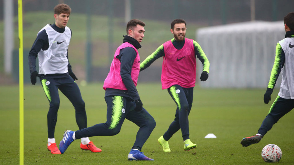 LAPORTE-ING ROLE : Bernardo Silva teams up with Aymeric Laporte to win back possession