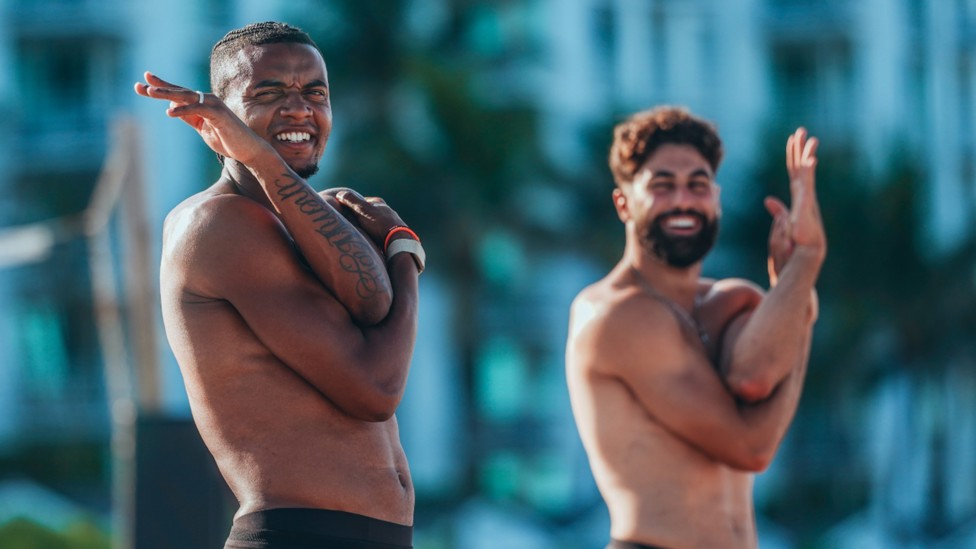 YOGA TIME: Manuel Akanji and Josko Gvardiol limber up.