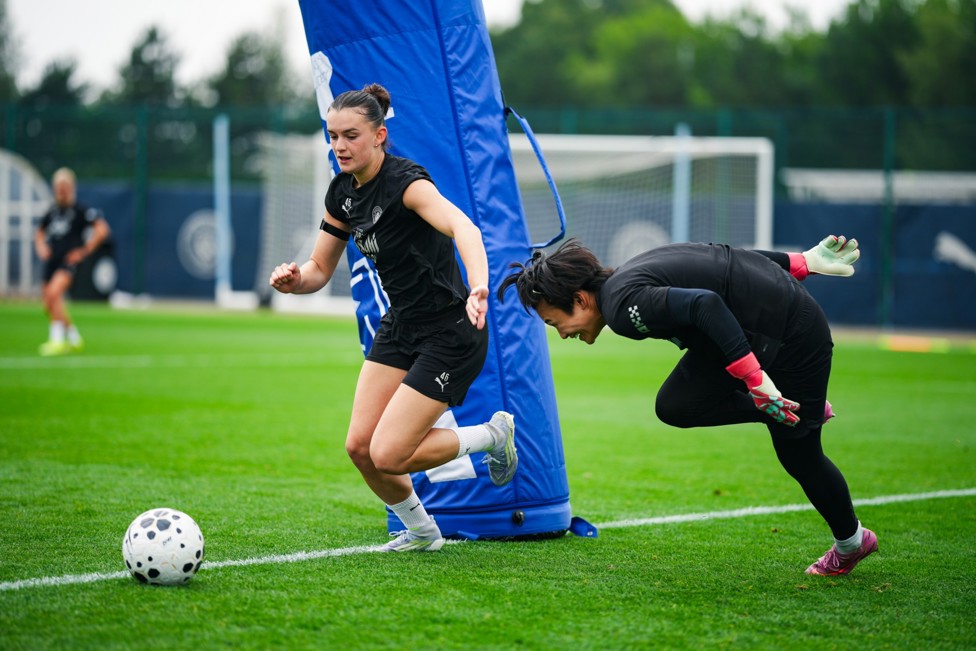 PUTTING THE YARDS IN: Lily Murphy takes on Ayaka Yamashita 