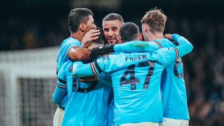 GROUP HUG: Squad goals!
