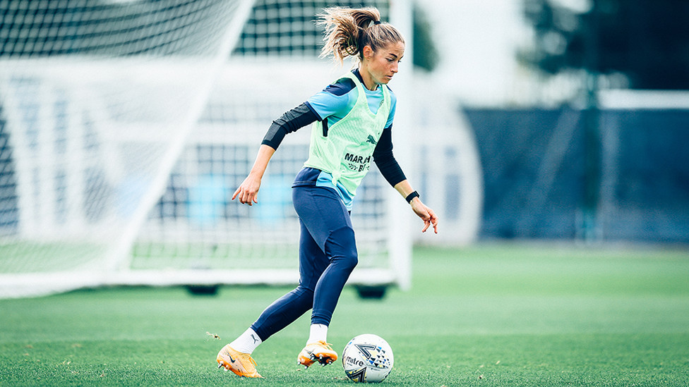 FLYING DOWN THE WING : Janine Beckie on the move