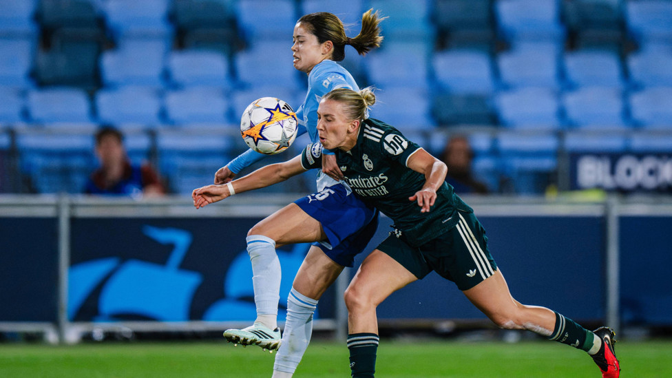Until the end : Yui Hasegawa getting involved in the physical midfield battle