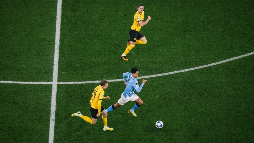 REIJNDERS RUN : On the charge forward early on.