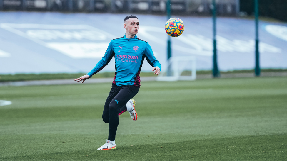 Phil Foden uses his superpowers to levitate the ball