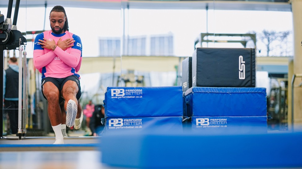 ANTOINE SEMENYO: Gym stretches for Antoine...