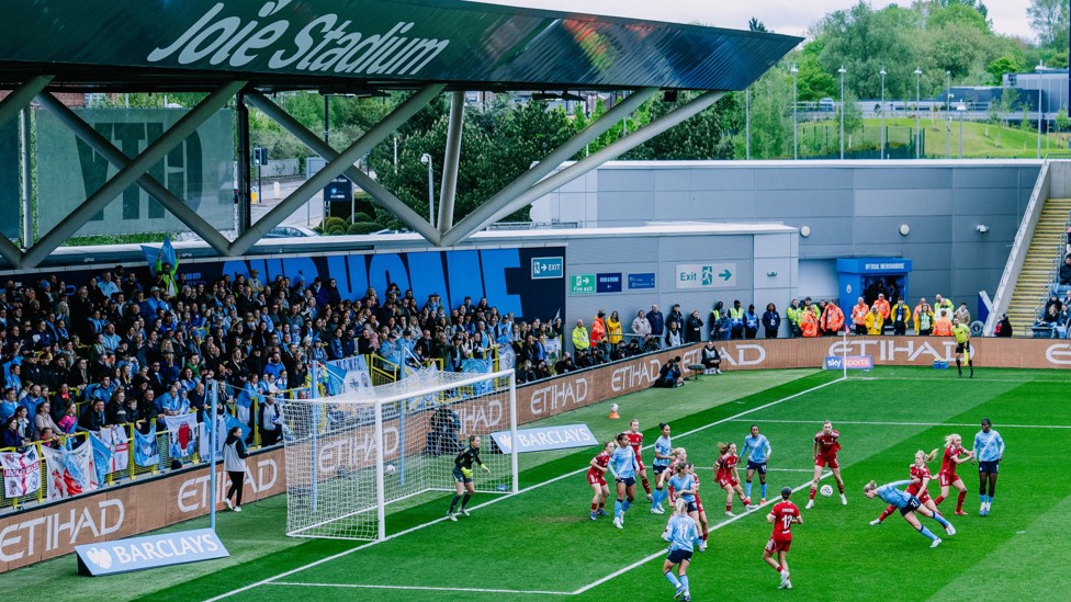 UP HIGH : Another angle of Knaak's winner