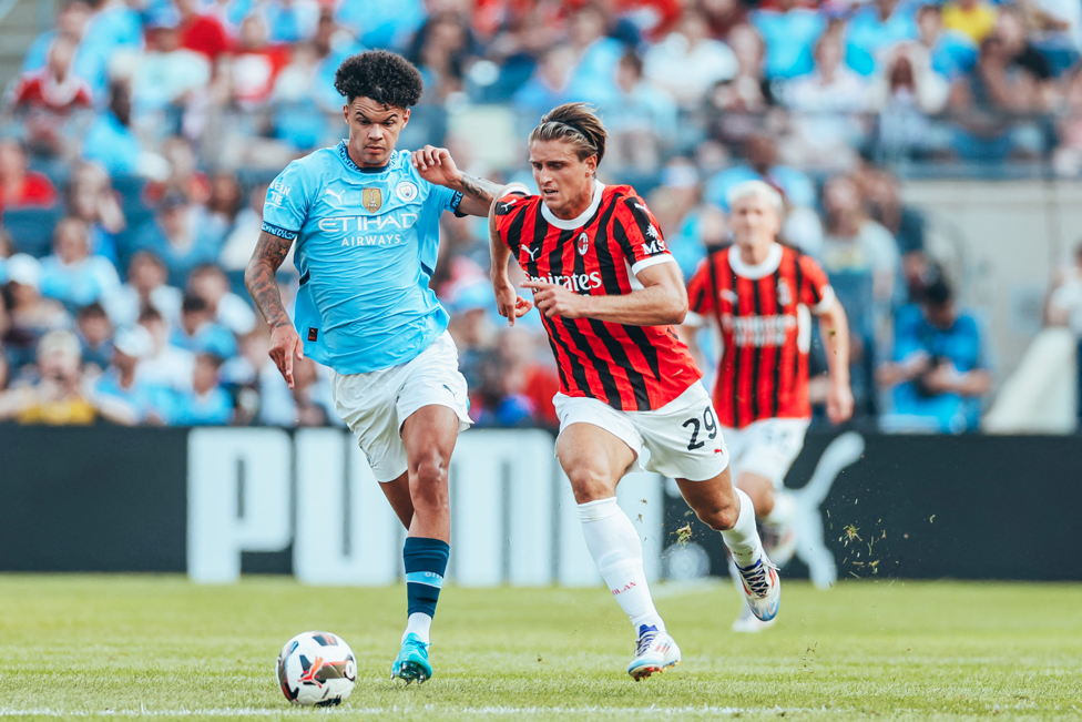O'Reilly em ação em amistoso contra o Milan. 