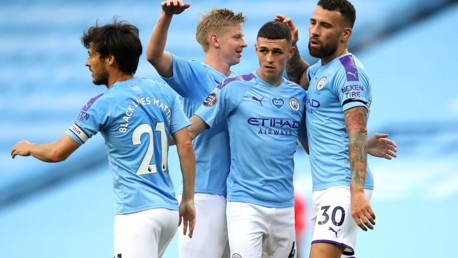 Foden dá show e City goleia o Burnley