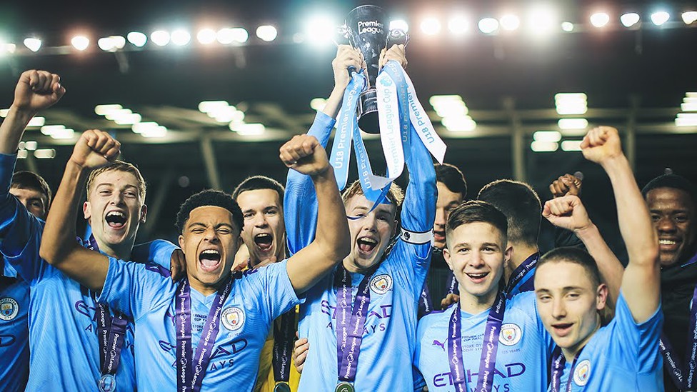 BACK-TO-BACK : Merayakan bersama fans
