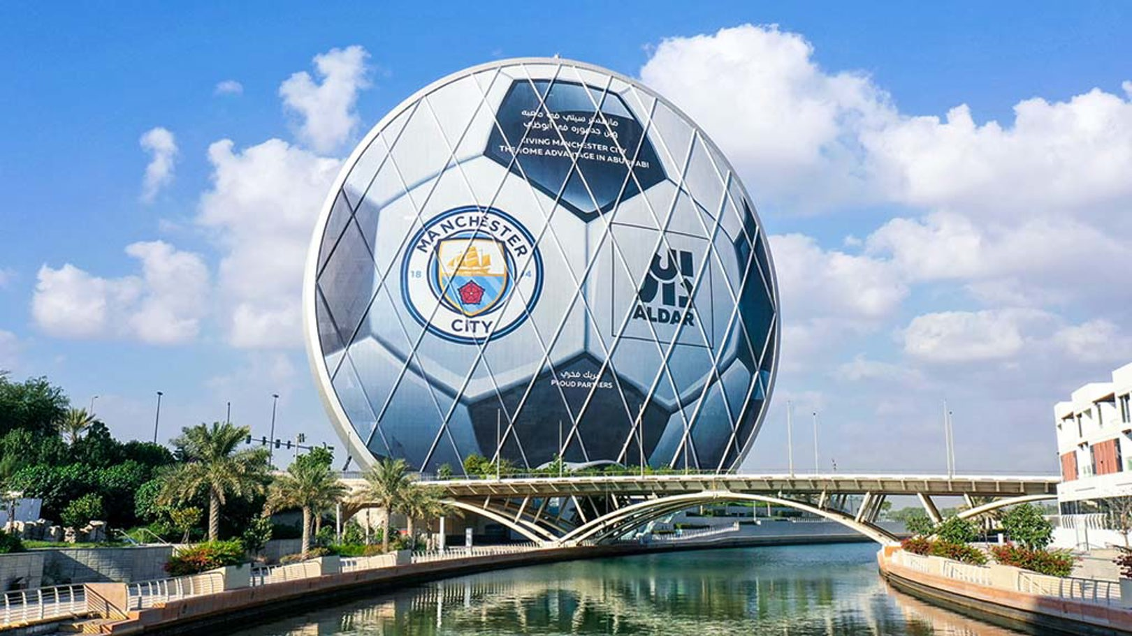 Aldar becomes official real estate partner of Manchester City Football Club 