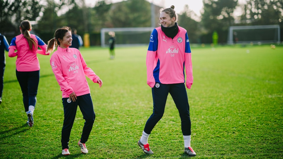 FRIDAY FUN : Vivianne Miedema and Yui Hasegawa share a joke