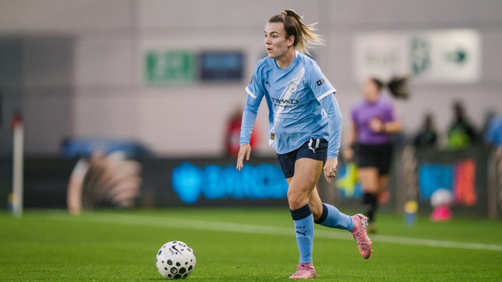 WING WIZARD : Lauren Hemp drives forward