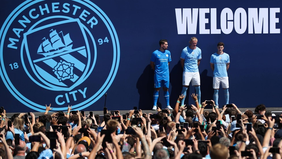 WELCOME : Ortega Moreno meets fans alongside Erling Haaland and Julian Alvarez