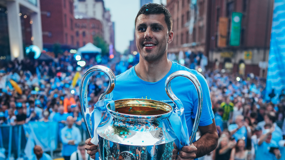 O HERÓI E A TAÇA