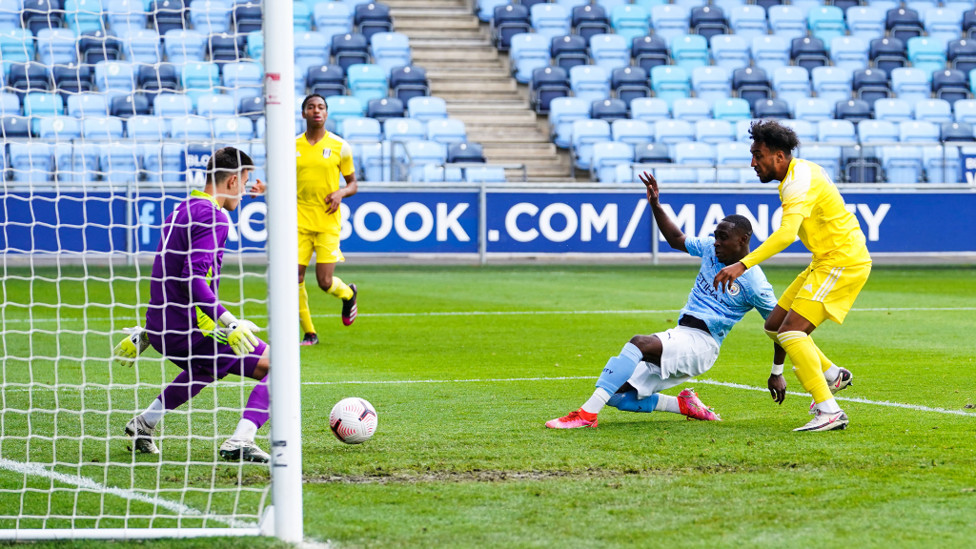 DOUBLE DELIGHT : Carlos Borges made it two five minutes later!