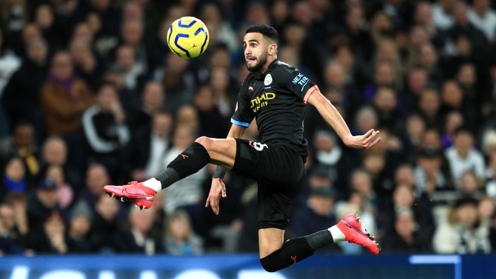 MAHREZ. Exquisito control de Ryiad.