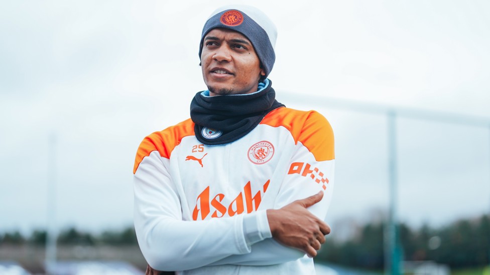 STRIKE A POSE : A moment of calm for Manuel Akanji during training