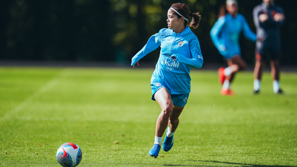 YUI THE BEST : Hasegawa gets on the ball early on