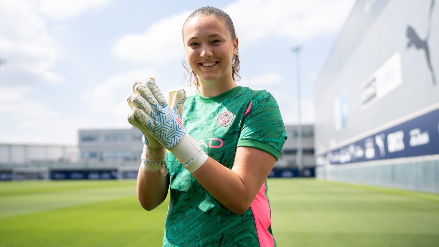 Manchester City goalkeeper Eve Annets join Crystal Palace on loan for the 2025/26 campaign