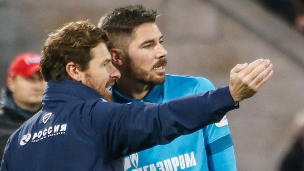 Javi García junto al técnico del Zenit André Villas-Boas.