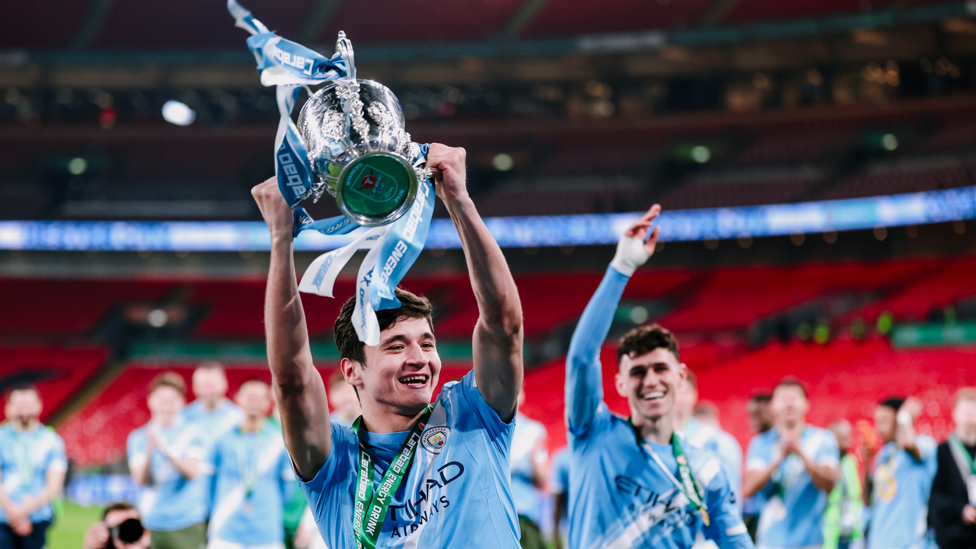 AMAZING ABDUKODIR : Khusanov lifts the trophy!