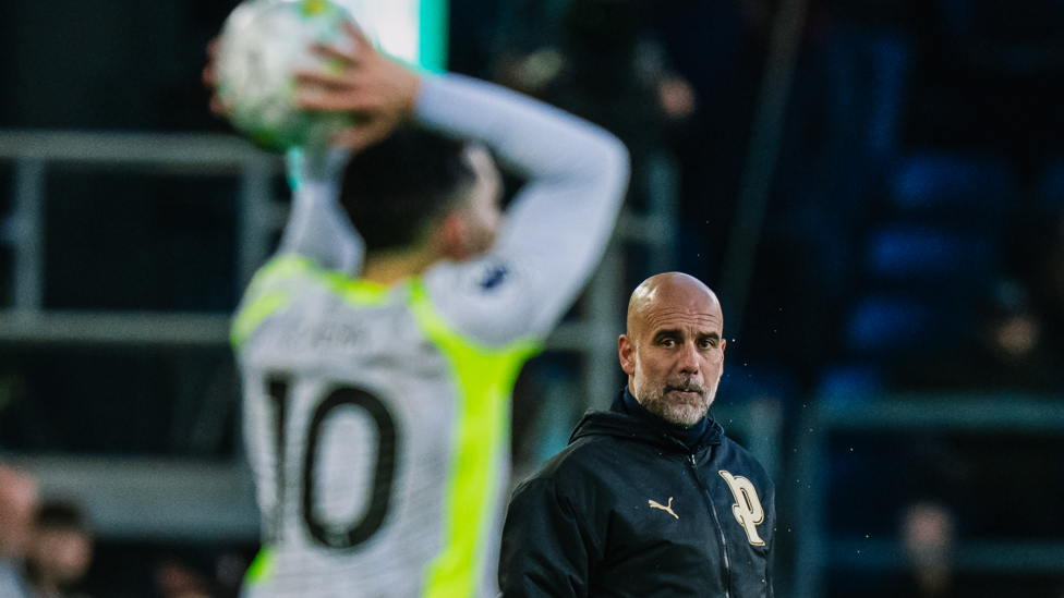 THE BOSS : Watching on.