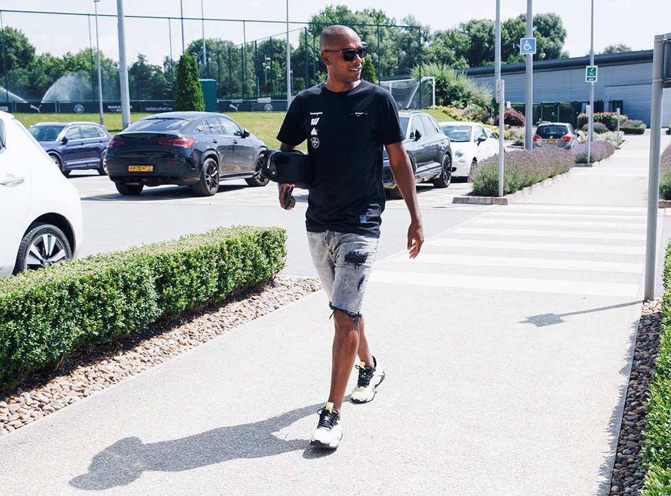 HALO KAPTEN: Fernandinho ibersiap untuk musim kedelapannya setelah memperpanjang kontrak bersama City