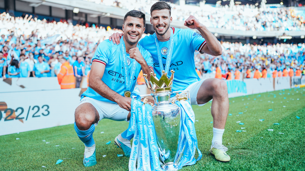 ALL SMILES : Dias and Rodri celebrate.