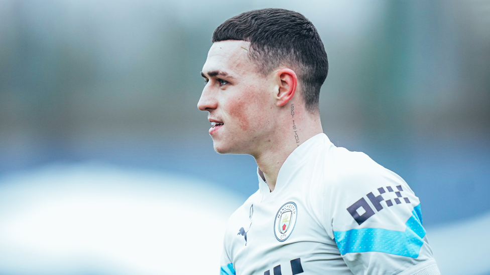 FOCADO : Phil Foden de bom humor no CFA.