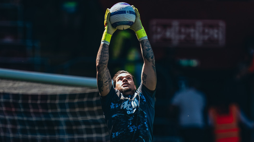 STEADY EDDIE : Safe hands in the pre-match warm up.