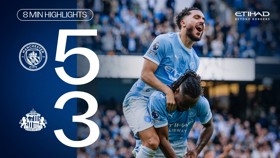 Manchester City players celebrate after scoring in a match against Sunderland AFC. The score is displayed as 5-3 on the left panel. The image includes team logos and highlights description.